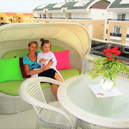 דירה Tropical Gardens E 7 Spacious Duplex 4 Bed סייד