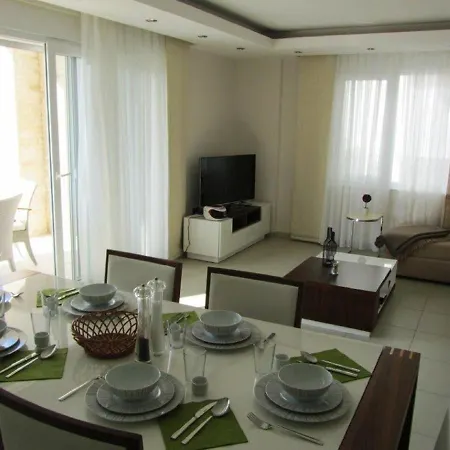 Апартаменты Tropical Gardens E 7 Spacious Duplex 4 Bed *