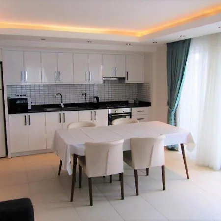 Tropical Gardens E 7 Spacious Duplex 4 Bed דירה *